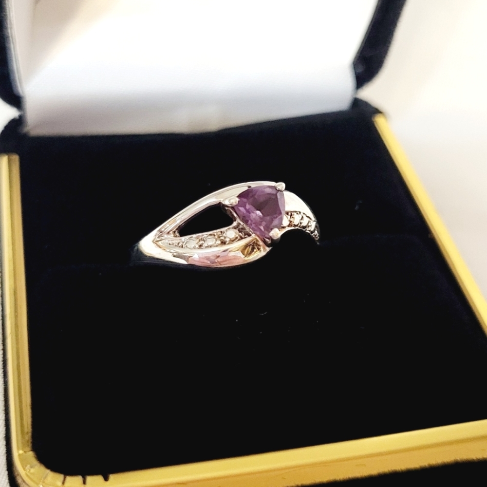 Sterling Silver Triangle Cut Amerhyst Ring - image 7